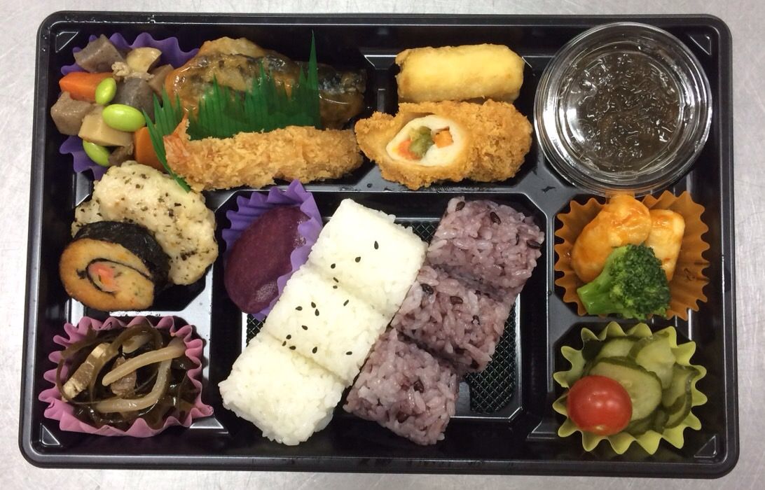 沖縄本島南部を中心に仕出し・会議弁当・イベント弁当・オードブルを提供している花華フーズです。スミレ 1019円(税抜)　1100円(税込)