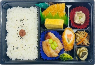 沖縄本島南部を中心に仕出し・会議弁当・イベント弁当・オードブルを提供している花華フーズです。チキン照り焼き弁当【お茶付】(税込)1,000円