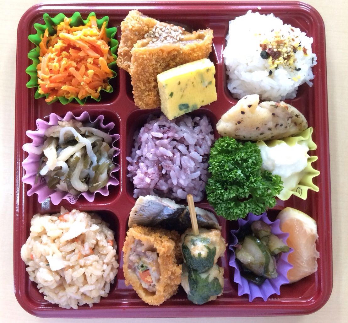 沖縄本島南部を中心に仕出し・会議弁当・イベント弁当・オードブルを提供している花華フーズです。カンナ 648円(税抜)　700円(税込)