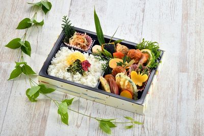 沖縄本島南部を中心に仕出し・会議弁当・イベント弁当・オードブルを提供している花華フーズです。初瀬街道 1,280円