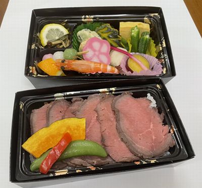 沖縄本島南部を中心に仕出し・会議弁当・イベント弁当・オードブルを提供している花華フーズです。ローストビーフ二段重弁当 2,500円(税抜)　2,700円(税込)