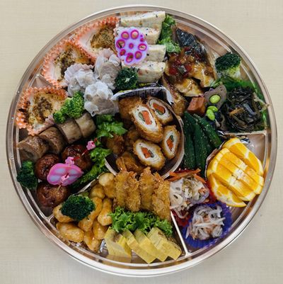 沖縄本島南部を中心に仕出し・会議弁当・イベント弁当・オードブルを提供している花華フーズです。花華オードブル 4,167円(税抜)　4,500円(税込)