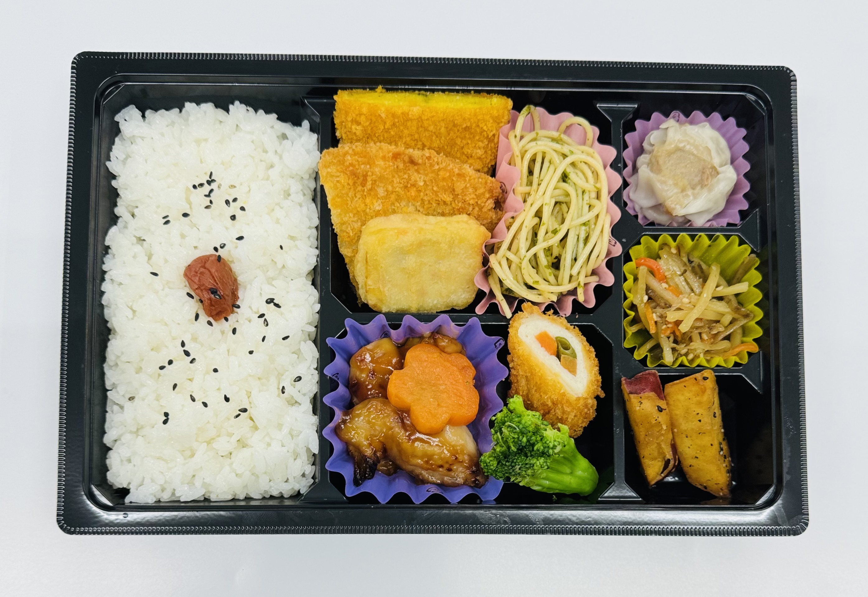 沖縄本島南部を中心に仕出し・会議弁当・イベント弁当・オードブルを提供している花華フーズです。ガチ防【お茶付】1,440円(税引) 1,580円(税込)